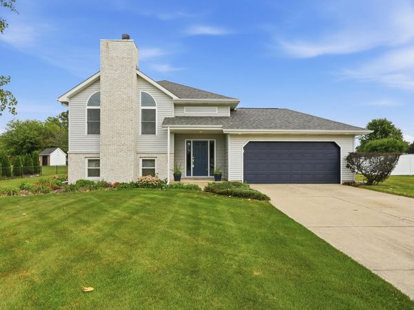 565 Waterford Lane , Valparaiso, IN 46385