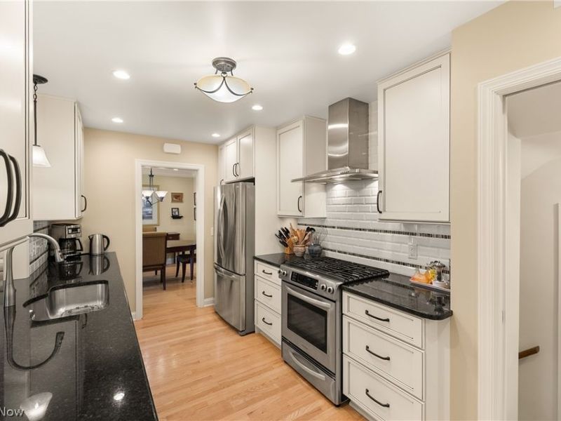 26900 Wolf Road , Bay Village, OH 44140 Photo 19