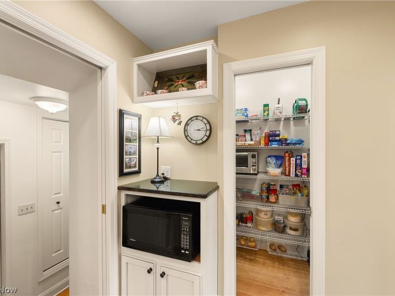 26900 Wolf Road , Bay Village, OH 44140 Photo 21