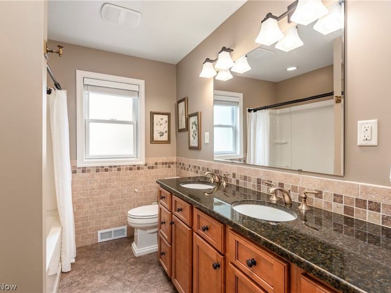 26900 Wolf Road , Bay Village, OH 44140 Photo 27
