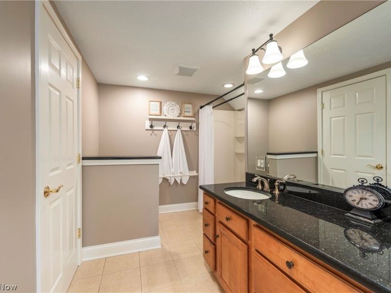 26900 Wolf Road , Bay Village, OH 44140 Photo 34