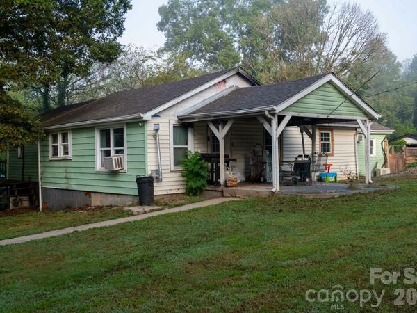 1219 Peak Place NW, Lenoir, NC 28645