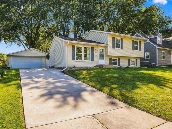 1933 Castle Street, Waterloo, IA 50701