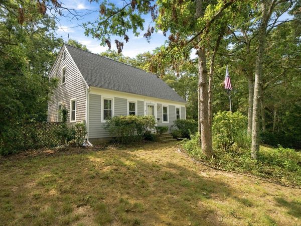 16 Gunters Ln, Mashpee, MA 02649