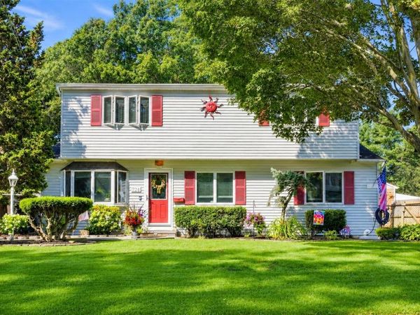 724 Sandra Avenue, West Islip, NY 11795