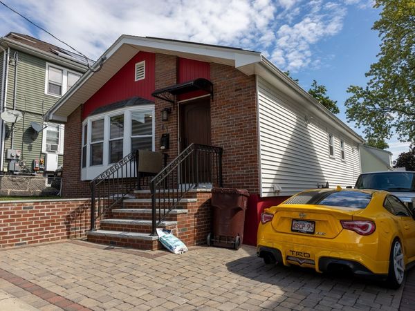 41 Dedham St, Revere, MA 02151