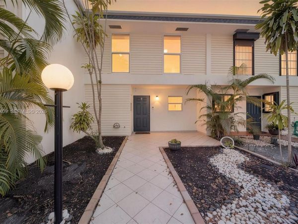 2801 N 34 Ave , Hollywood, FL 33021