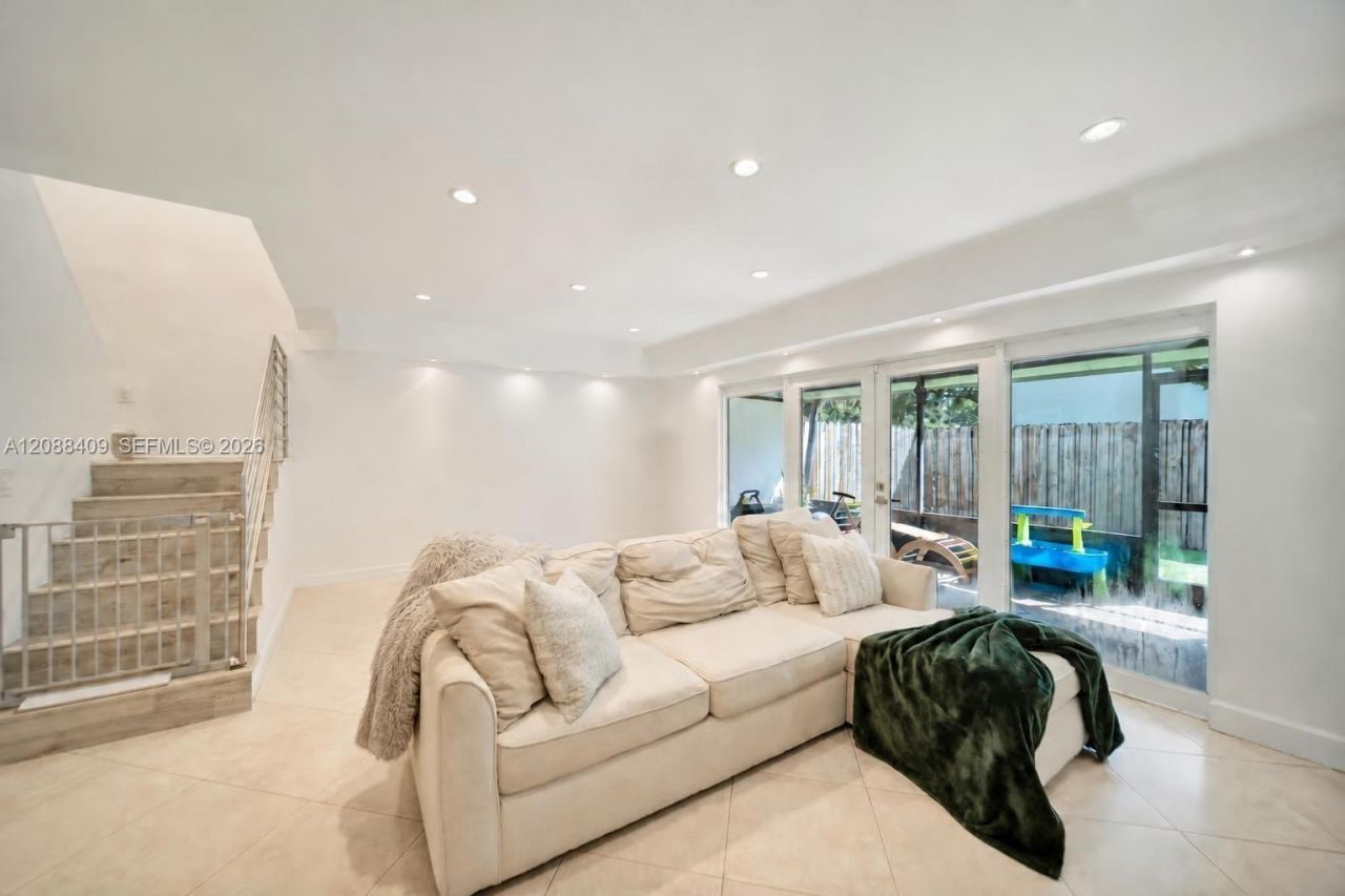 2801 N 34 Ave, Unit 16C, Hollywood, FL 33021 Photo