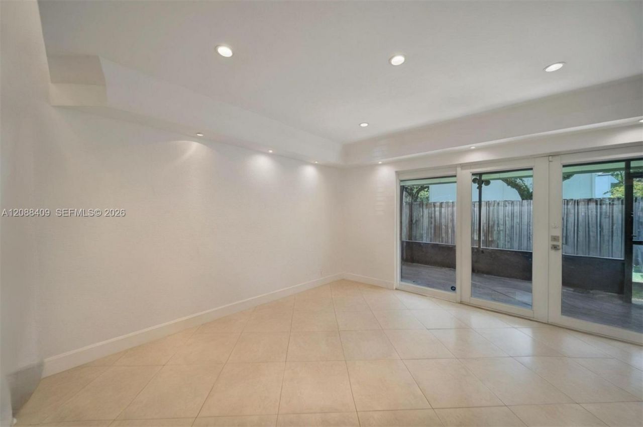 2801 N 34 Ave, Unit 16C, Hollywood, FL 33021 Photo