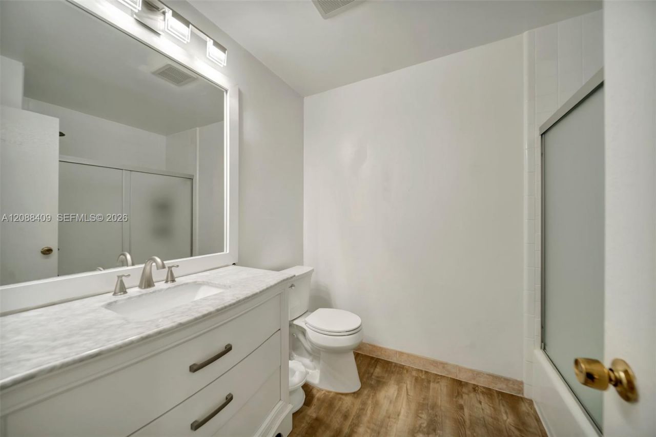 2801 N 34 Ave, Unit 16C, Hollywood, FL 33021 Photo