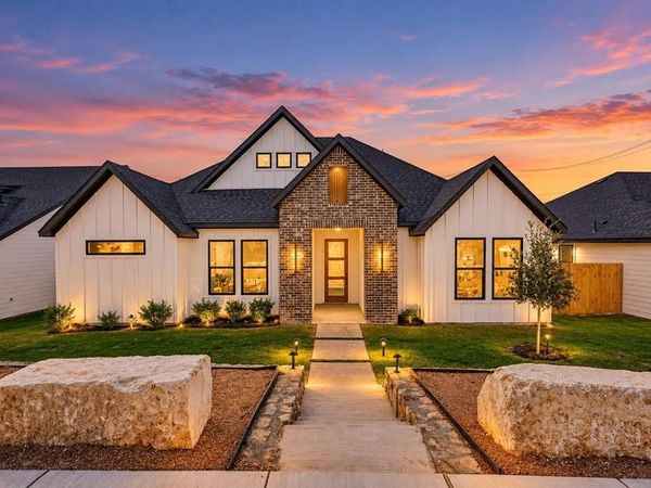 1660 W Wintergreen Road, Lancaster, TX 75134
