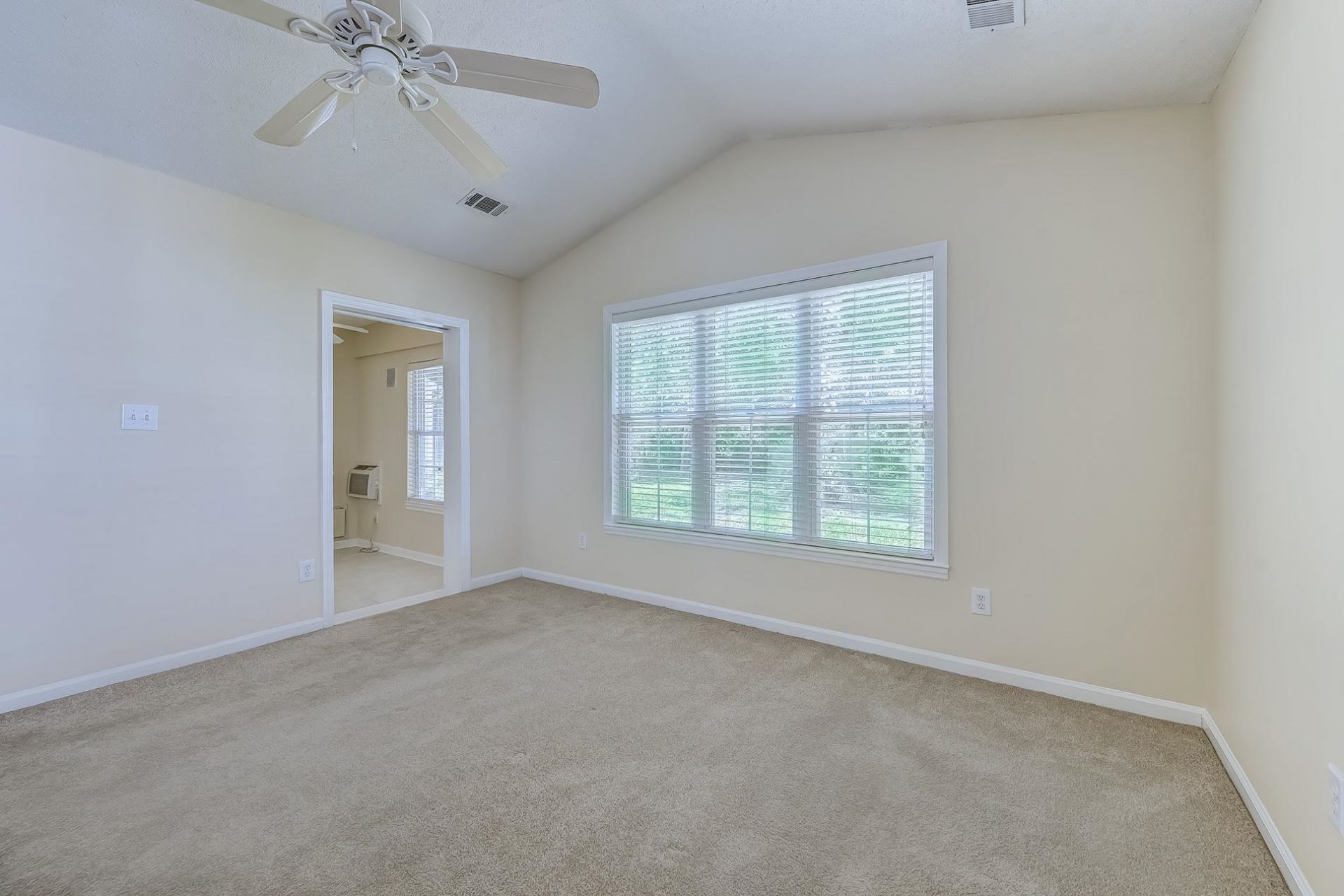 2528 Oriole Dr. Photo 17