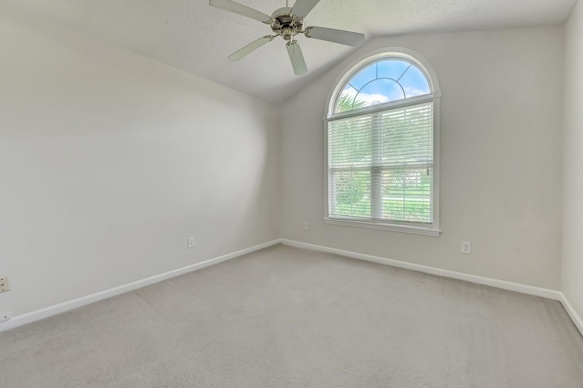 2528 Oriole Dr. Photo 23