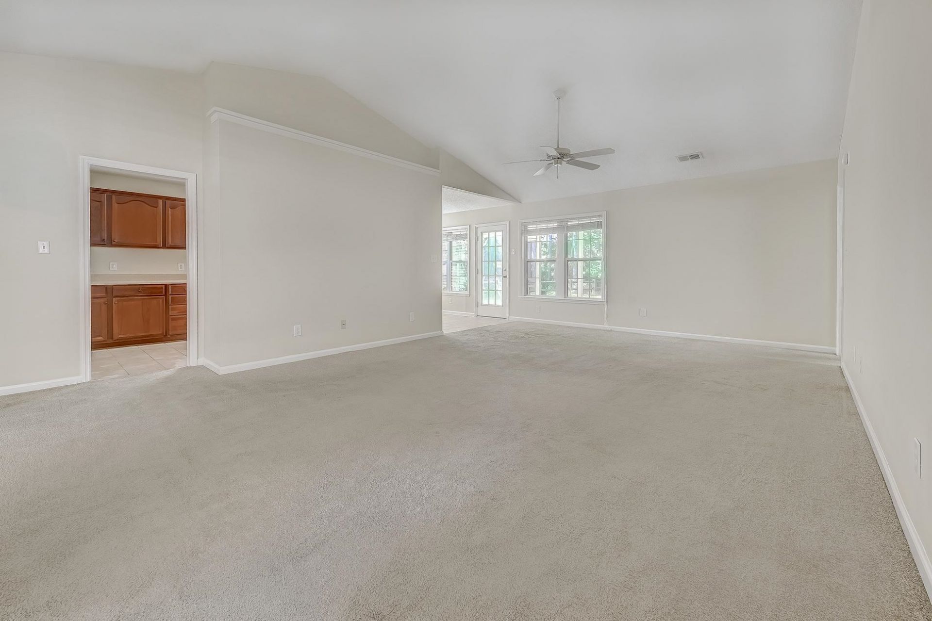 2528 Oriole Dr. Photo 4