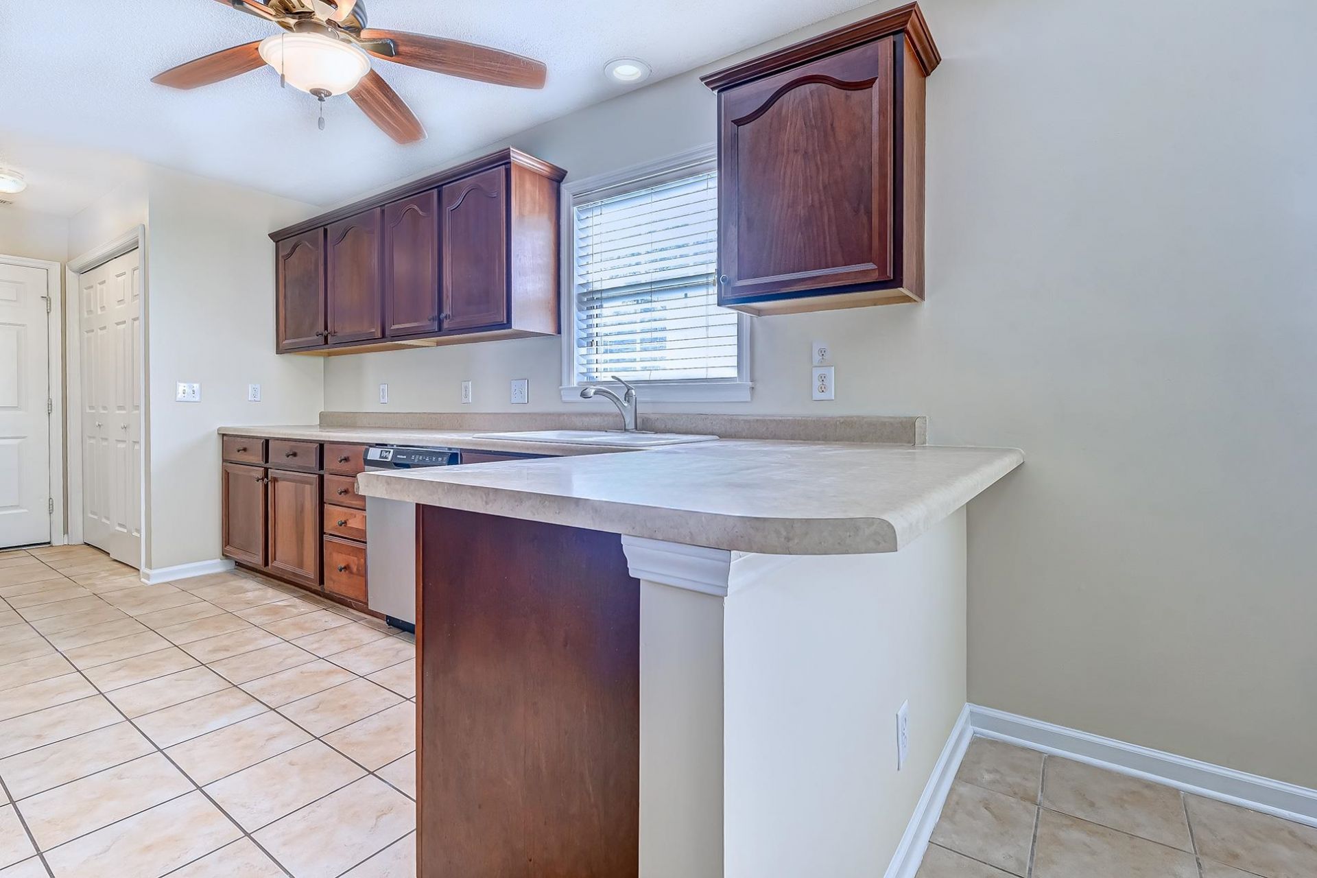 2528 Oriole Dr. Photo 7