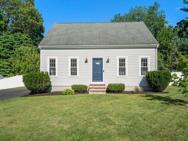 11 Daniel Teague Dr, Rockland, MA 02370