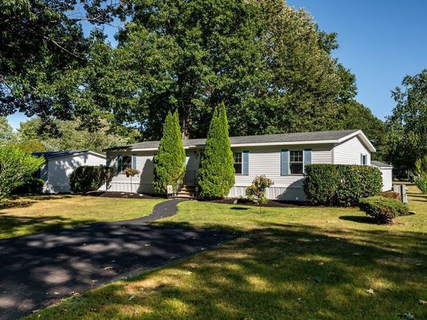 21 Oak Drive, North Hampton, NH 03862