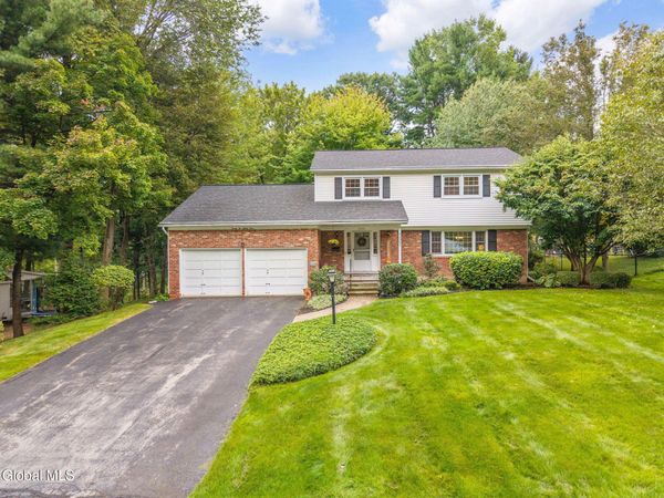 2284 Pinehaven Drive, Niskayuna, NY 12309