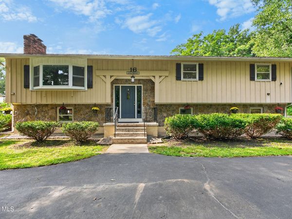 16 Golf Road, Schenectady, NY 12304