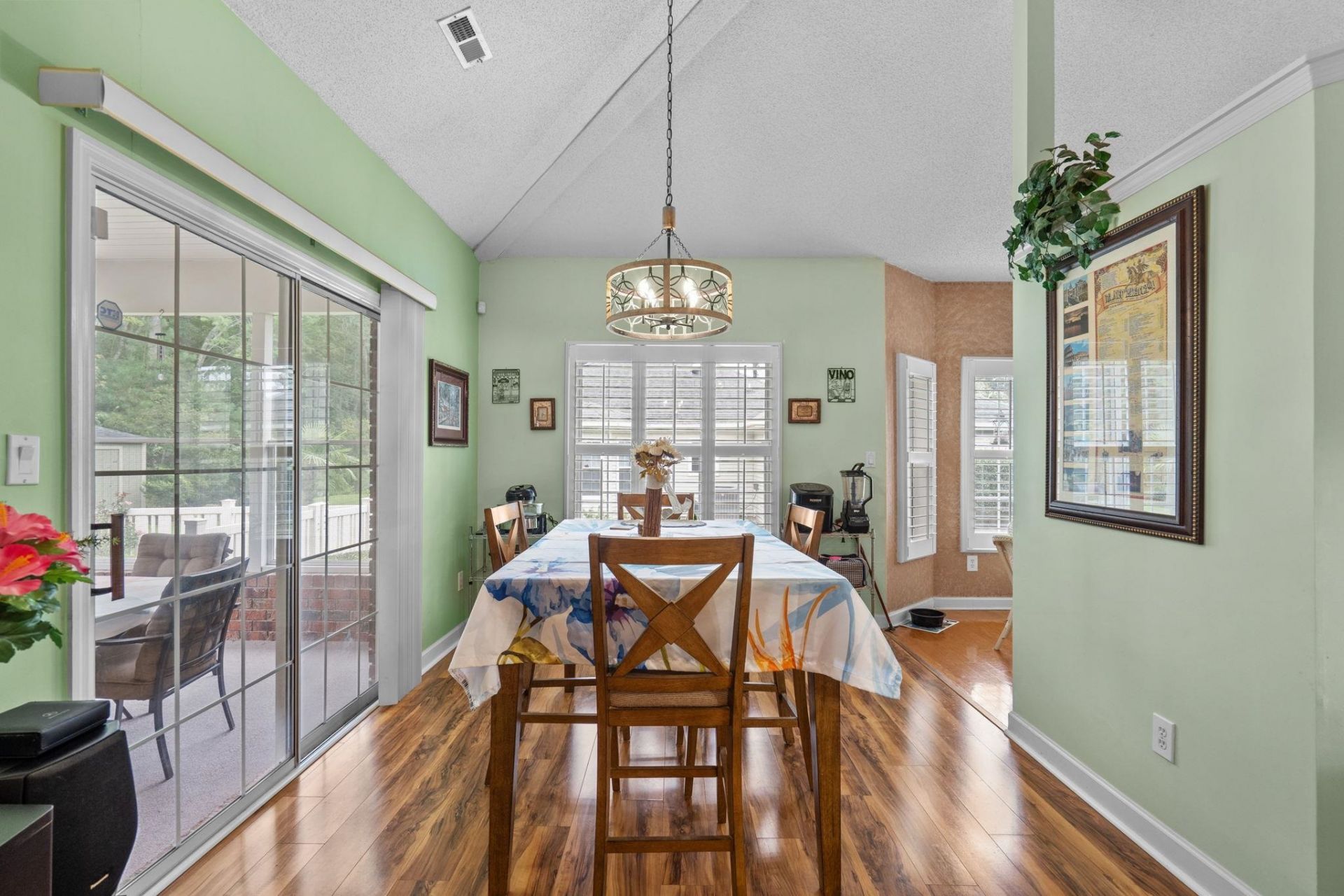 482 Shellbank Dr. Photo 8