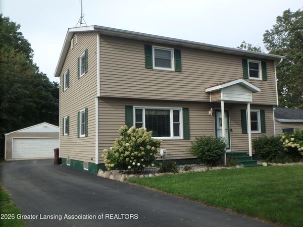 909 E Shaw Street, Charlotte, MI 48813