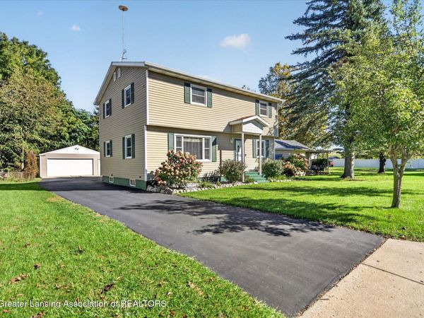 909 E Shaw Street, Charlotte, MI 48813