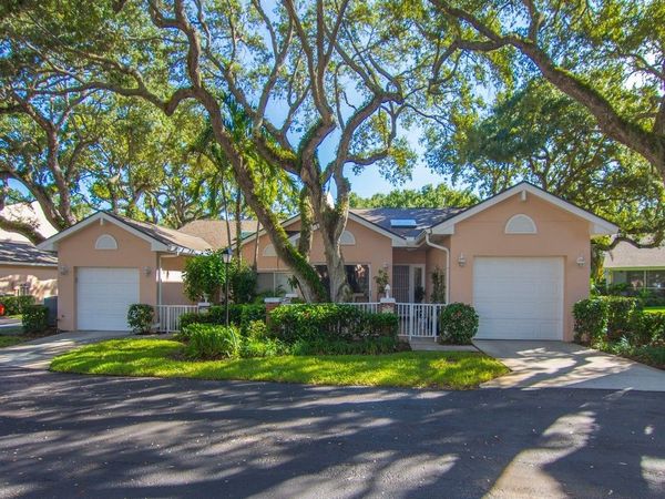 215 Park Shores Circle, Unit 215B, Indian River Shores, FL 32963