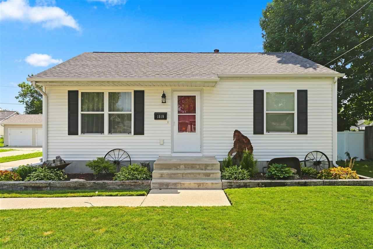 1619 NW 9th Street, Cedar Rapids, IA 52405 Main Photo