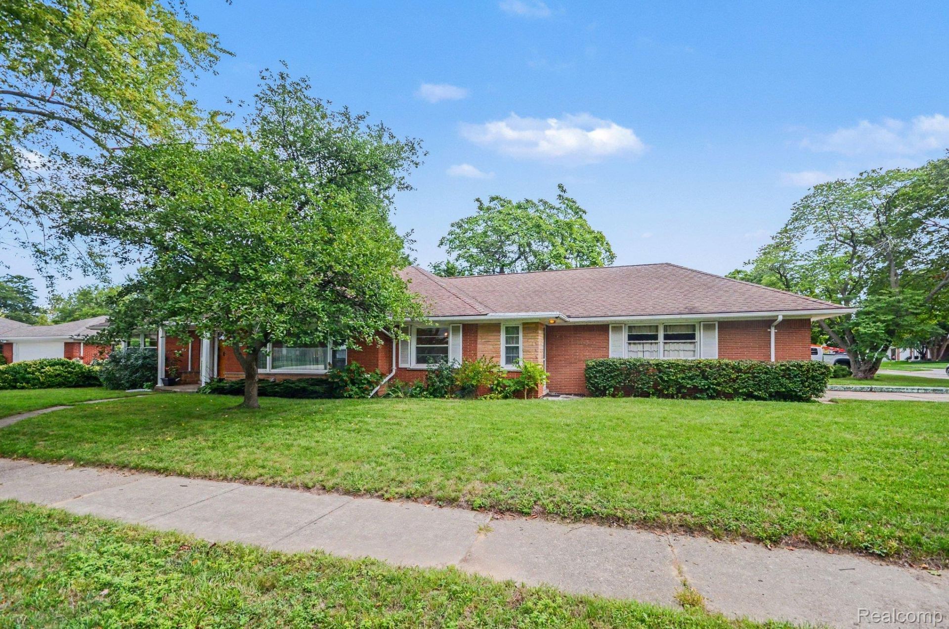 19925 E William Court, Grosse Pointe Woods, Mi 48236 Main Photo