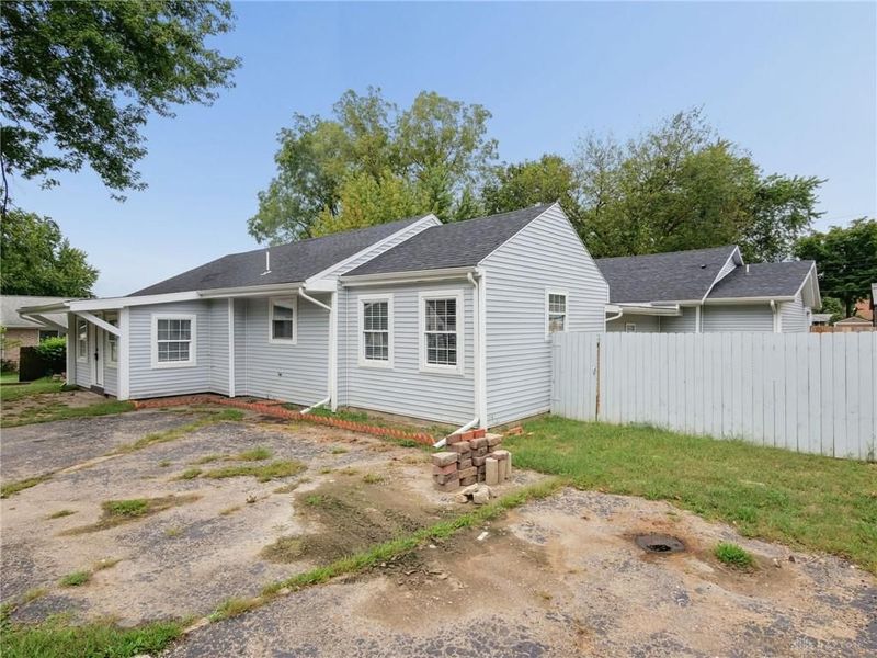 629 Little Meadow Drive, Dayton, OH 45404 Photo 4