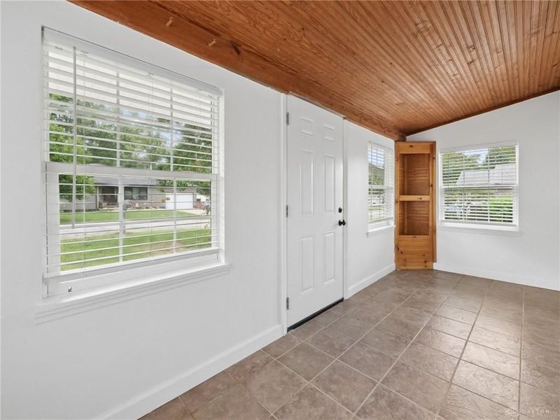 629 Little Meadow Drive, Dayton, OH 45404 Photo 8