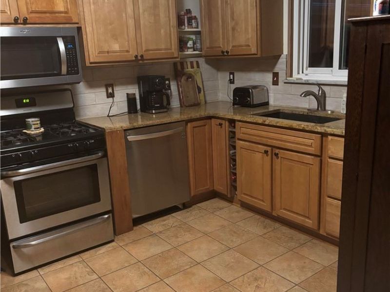 19202 Davinwood Drive, Cleveland, OH 44135 Photo 3