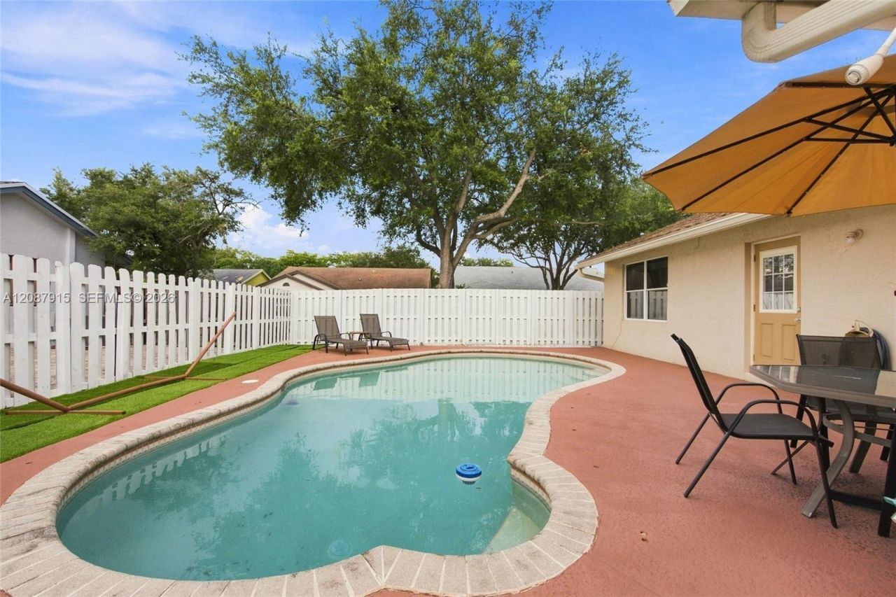 5346 NW 99th Way, Coral Springs, FL 33076 Photo