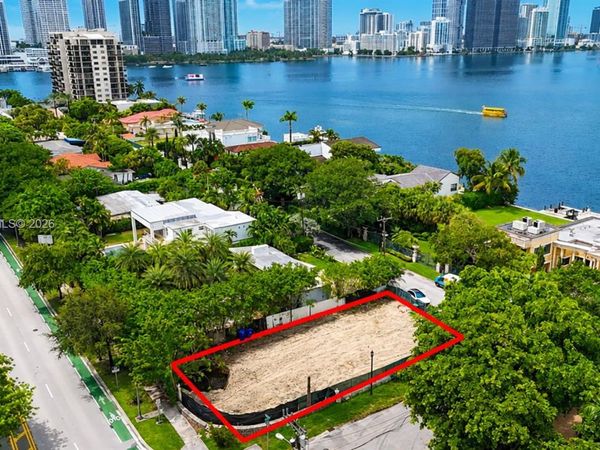 920 N Venetian Dr, Miami, FL 33139