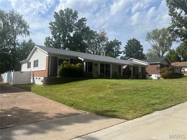 1475 Lisa Drive, Florissant, MO 63033