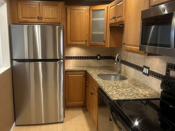 8 Hallmark Gdns, Unit 5, Burlington, MA 01803