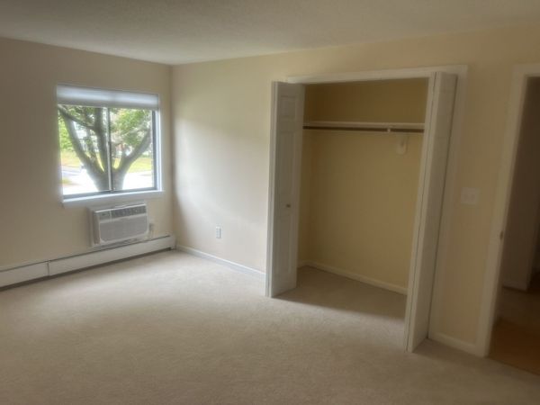 8 Hallmark Gdns, Unit 5, Burlington, MA 01803