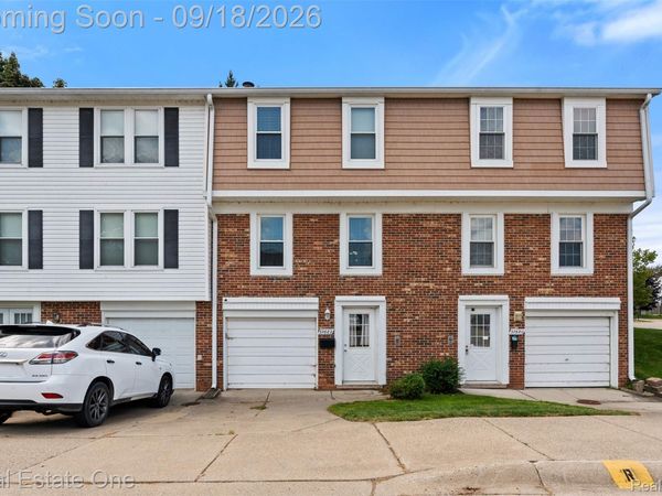 37682 Charter Oaks Boulevard , Clinton Township, Mi 48036