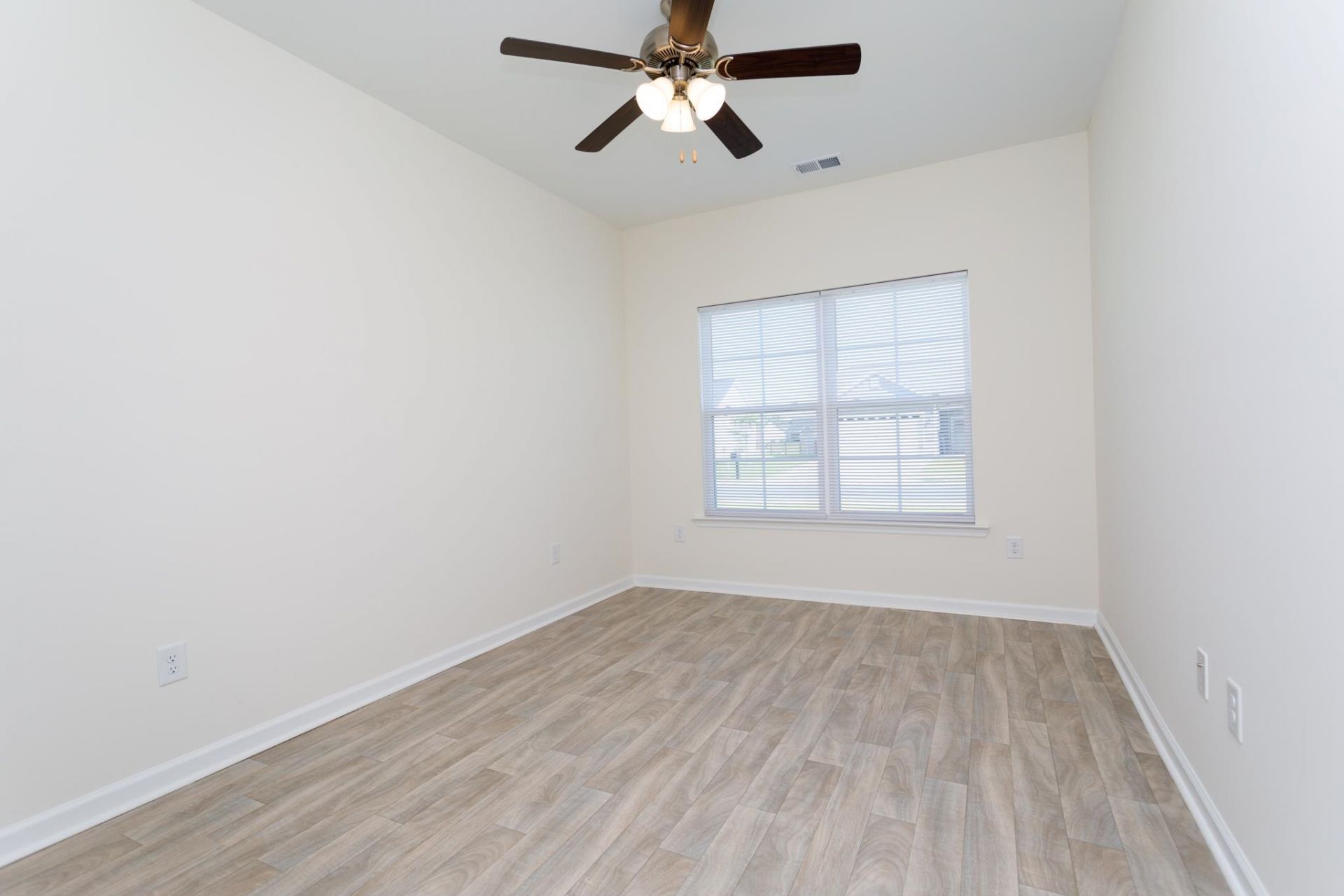 393 Shallow Cove Dr. Photo 10