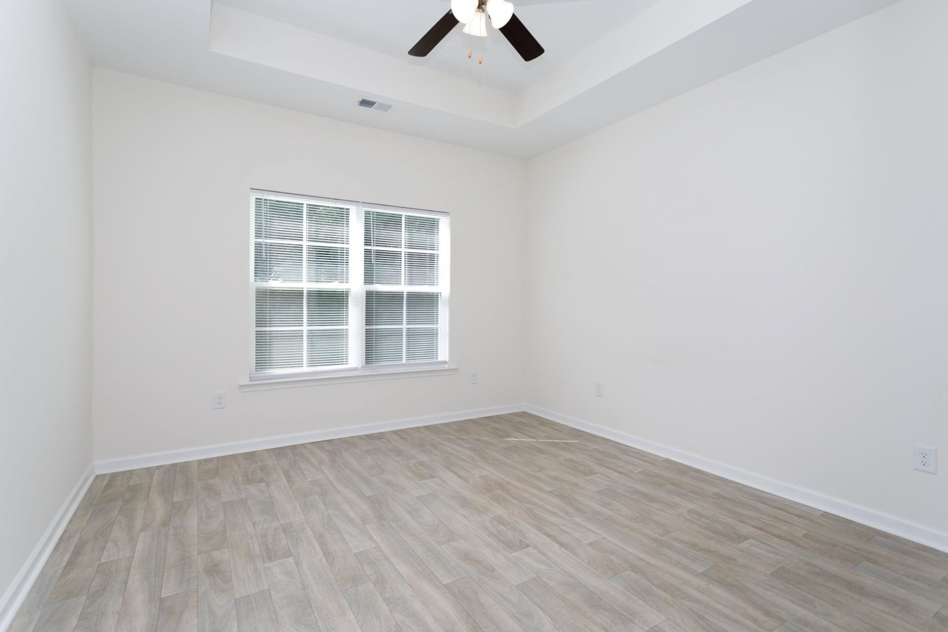 393 Shallow Cove Dr. Photo 16