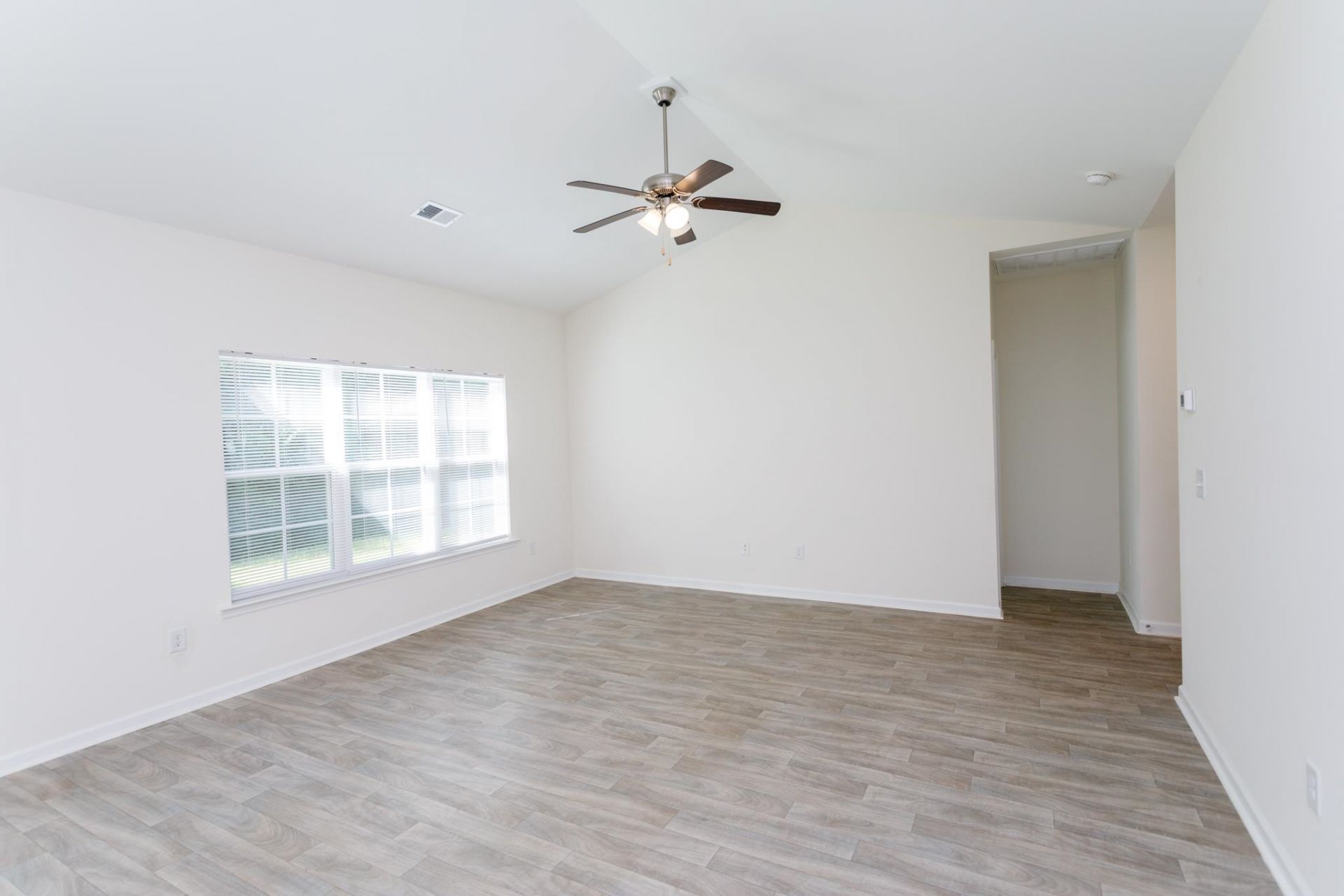 393 Shallow Cove Dr. Photo 4