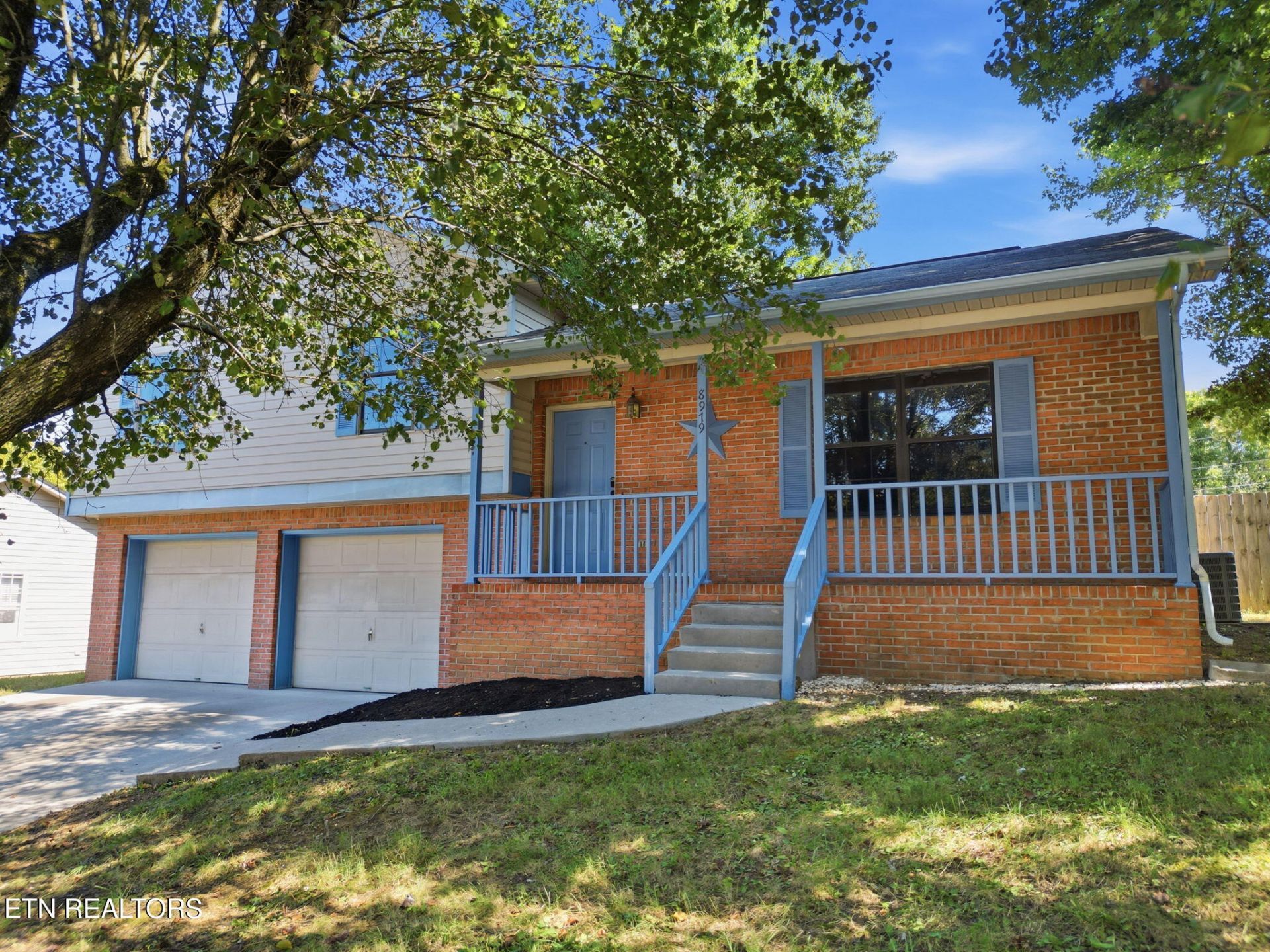 8979 Heathercrest Drive, Powell, TN 37849 Main Photo