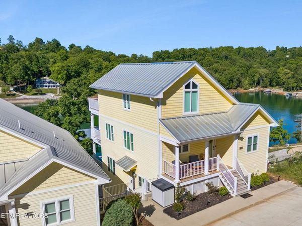 185 W Deer Village Lane, LaFollette, TN 37766