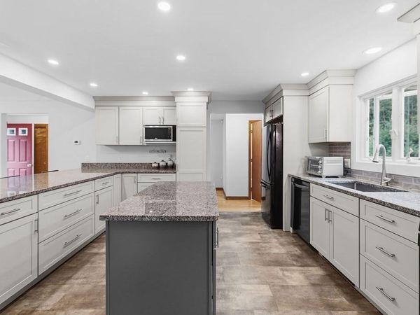 33 Woodland Rd, Rochester, MA 02770
