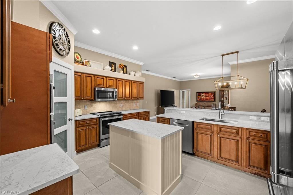 2127 Imperial Cir, Naples, FL 34110 Photo