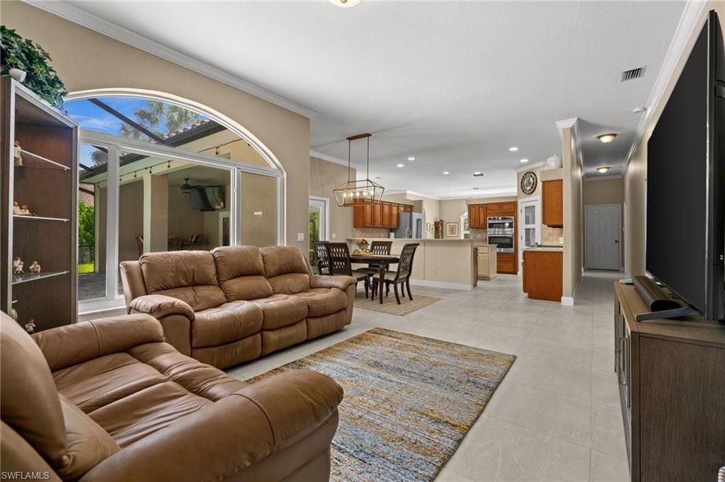 2127 Imperial Cir, Naples, FL 34110 Photo