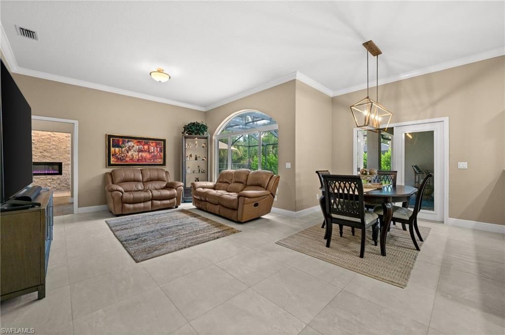 2127 Imperial Cir, Naples, FL 34110 Photo