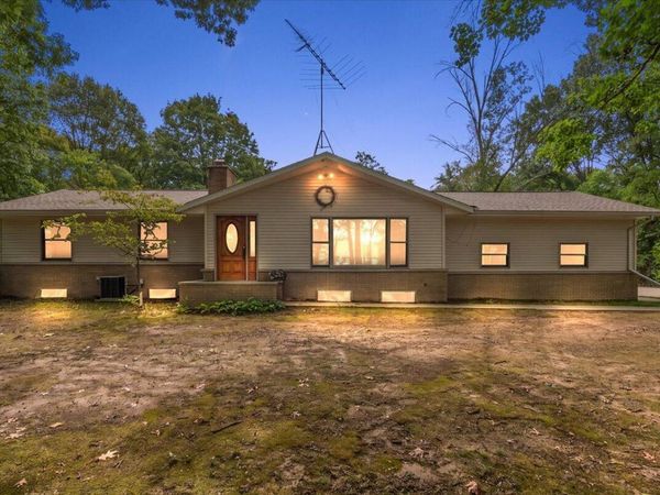 28193 60th Avenue, Lawton, MI 49065