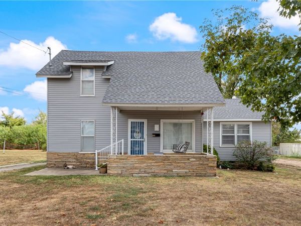 1521 S 4th Street, Rogers, AR 72756