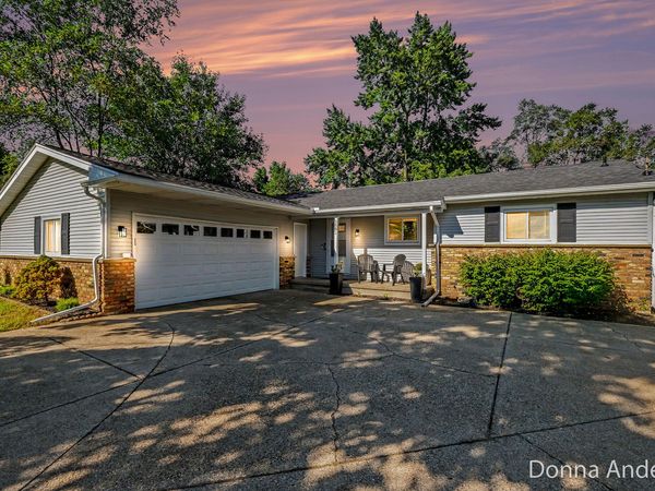 5581 Edgelawn Drive SE, Kentwood, MI 49508